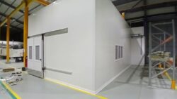 Creation-dune-chambre-pour-proteger-une-machine-de-fabrication-1