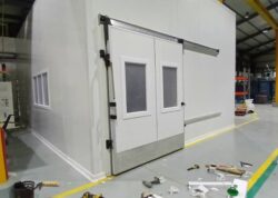 Creation-dune-chambre-pour-proteger-une-machine-de-fabrication-3
