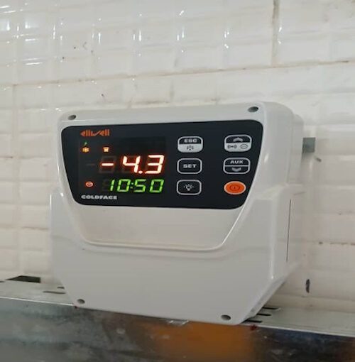 Régulateur de température affichant −4,3 °C